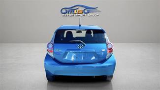 2013 Toyota Aqua - Thumbnail