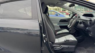 2012 Toyota Aqua - Thumbnail