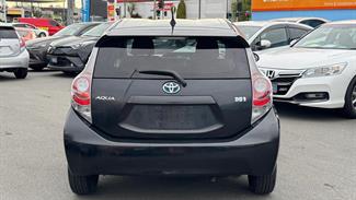 2012 Toyota Aqua - Thumbnail