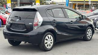 2012 Toyota Aqua - Thumbnail