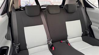 2012 Toyota Aqua - Thumbnail