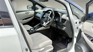 2017 Nissan Leaf - Thumbnail