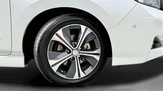 2017 Nissan Leaf - Thumbnail