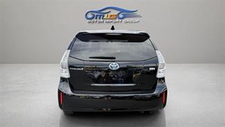 2013 Toyota Prius - Thumbnail
