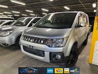 2016 Mitsubishi DELICA - Thumbnail
