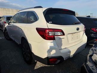 2016 Subaru Outback - Thumbnail