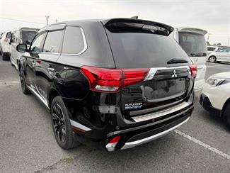2017 Mitsubishi Outlander - Thumbnail