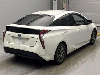 2019 Toyota Prius - Thumbnail