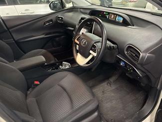 2019 Toyota Prius - Thumbnail