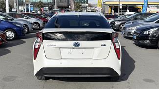 2019 Toyota Prius - Thumbnail