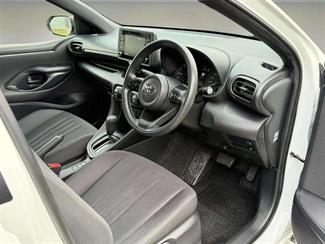 2020 Toyota YARIS - Thumbnail
