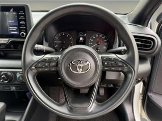 2020 Toyota YARIS - Thumbnail