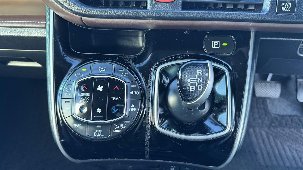 2015 Toyota ESQUIRE