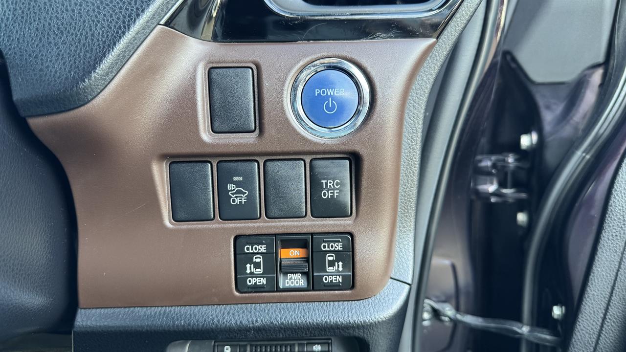 2015 Toyota ESQUIRE