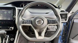 2017 Nissan Serena - Thumbnail