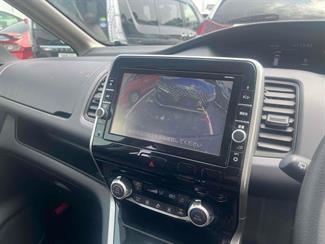 2017 Nissan Serena - Thumbnail