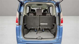 2017 Nissan Serena - Thumbnail