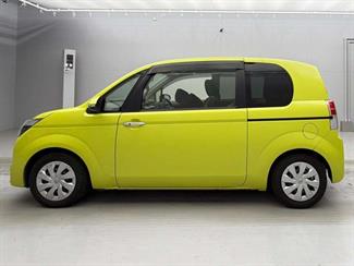2013 Toyota SPADE - Thumbnail