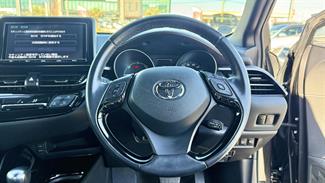 2017 Toyota C-HR - Thumbnail
