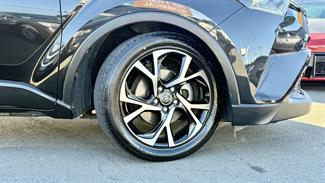 2017 Toyota C-HR - Thumbnail