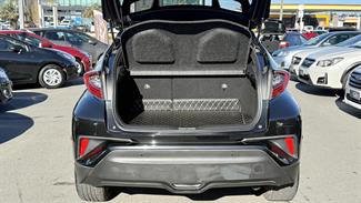 2017 Toyota C-HR - Thumbnail