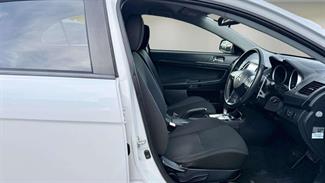 2013 Mitsubishi Galant - Thumbnail