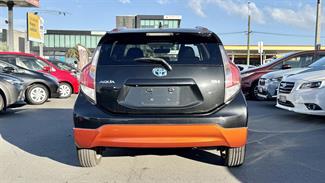 2015 Toyota Aqua - Thumbnail