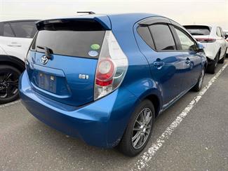 2013 Toyota Aqua - Thumbnail