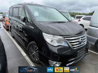 2015 Nissan Serena - Thumbnail