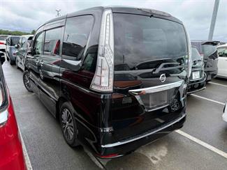 2015 Nissan Serena - Thumbnail