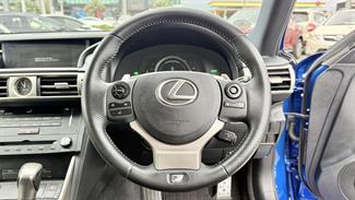 2016 Lexus IS300H - Thumbnail