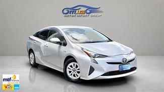 2018 Toyota Prius - Thumbnail