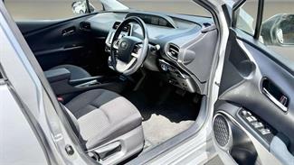 2018 Toyota Prius - Thumbnail