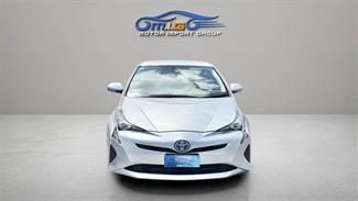 2018 Toyota Prius - Thumbnail