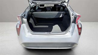 2018 Toyota Prius - Thumbnail