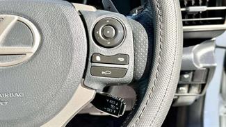 2013 Lexus IS 300H - Thumbnail