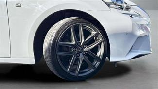 2013 Lexus IS 300H - Thumbnail