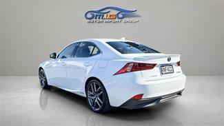 2013 Lexus IS 300H - Thumbnail