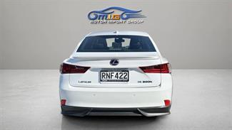 2013 Lexus IS 300H - Thumbnail