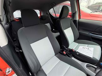 2014 Toyota Aqua - Thumbnail