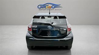 2012 Toyota Aqua - Thumbnail