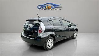 2012 Toyota Aqua - Thumbnail