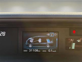 2016 Toyota Prius - Thumbnail