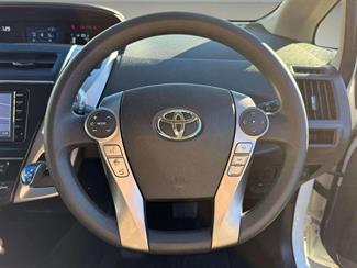 2016 Toyota Prius - Thumbnail