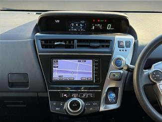 2016 Toyota Prius - Thumbnail