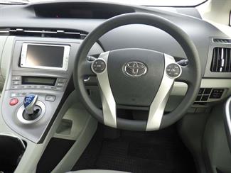 2013 Toyota Prius - Thumbnail