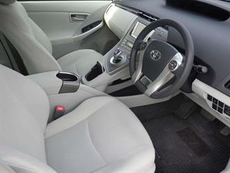 2013 Toyota Prius - Thumbnail