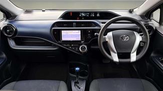 2015 Toyota Aqua - Thumbnail