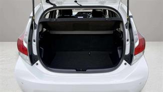 2015 Toyota Aqua - Thumbnail