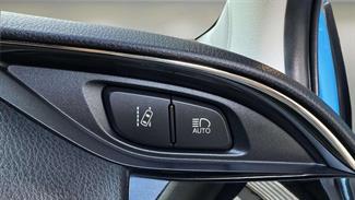 2017 Toyota Vitz - Thumbnail